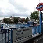London Luxury Near Tube Station